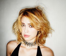 Nathalie Rapti Gomez nel cast di 
