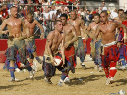 I GLADIATORI DEL CALCIO - Un doc sul Calcio Storico