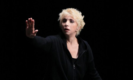 Grande folla per l'ultimo addio a Mariangela Melato