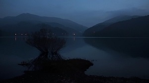 BRASIMONE - Lassurdo in riva al lago