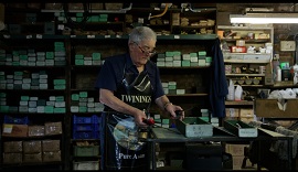 KEEP CALM&DOWNHILL E SHARP FAMILIES - Due documentari 