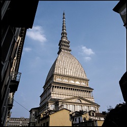 PIEMONTE - Chiusi quattro set tra Torino e dintorni