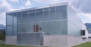 ESTERNO / GIORNO - Tour alla Cineteca del Friuli