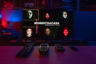 #IORESTOACASAPRODUCTION - Debutto con il primo spettacolo