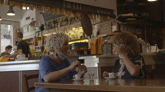 TUTTO SU MIA MADRE - Storie ordinarie e straordinarie di madri italiane