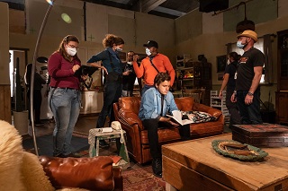 STATE OF CONSCIOUSNESS - La prima immagine di Emile Hirsch sul set