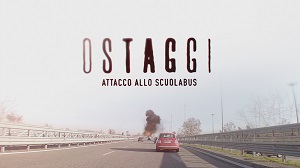 OSTAGGI - ATTACCO ALLO SCUOLABUS - Il 13 marzo in prima serata su Nove