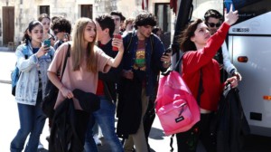 NON C'E' CAMPO - 897.000 telespettatori su Rai2