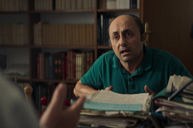 IL BARBIERE COMPLOTTISTA - Il simbolo dei nostri tempi