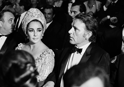 IL BACIO IMMORTALE - Burton e Taylor diventano un'opera NFT