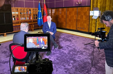 STATO DI GRAZIA - Anche il premier albanese Edi Rama nel doc