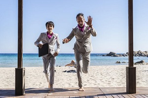 MOLLO TUTTO E APRO UN CHIRINGUITO - Il 7 agosto in prima serata su Canale 5