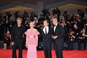 VENEZIA 81 - Le foto di Brad Pitt e George Clooney al Lido per 