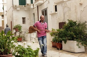 CADO DALLE NUBI - Il 1 maggio in prima serata su Canale 5