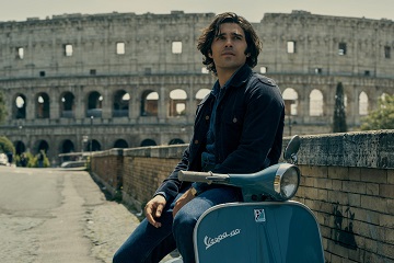 MRS PLAYMEN - Giuseppe Maggio nel ruolo del fotografo Luigi Poggi