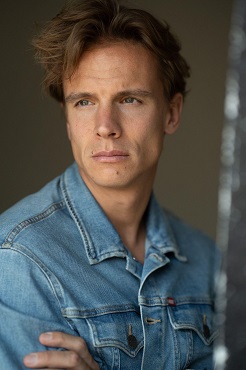 GOMORRA � LE ORIGINI - Giulio Greco interpreta il mafioso marsigliese Patrick Torre