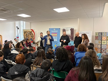 CINEMA A SCUOLA - Antonio De Matteo di �Mare Fuori� ispira gli studenti di Pianura
