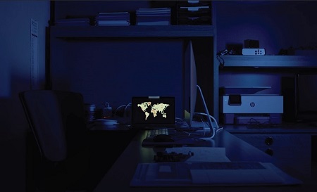 ELECTROMAGNETIC BUG - Un thriller che gioca con le paure contemporanee