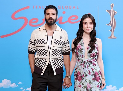 ITALIAN GLOBAL SERIES 2 - Al Teatro Galli le star delle dizi turche �zge G�rel e Serkan �ayoğlu