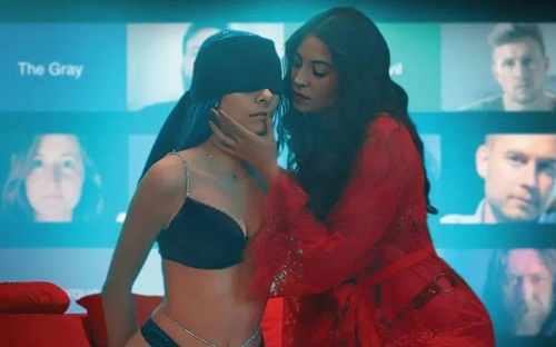 BLUE - I pericoli del sex work, la dannazione del denaro